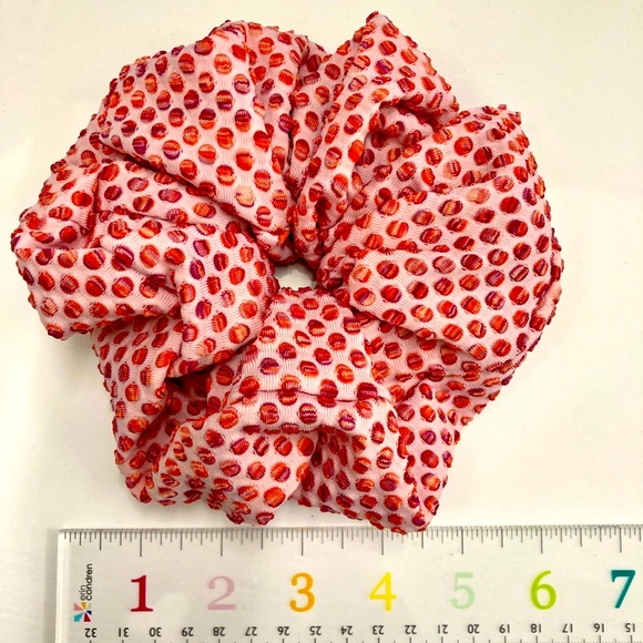 **5 for $25** bundle me! Pink/red gradient raised dots jumbo scrunchie - Picture 1 of 1